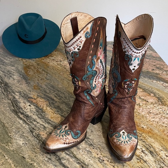 Corral Studded Western Leather Boots
Size 8 - Picture 2 of 8